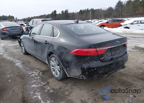 2017 Jaguar Xf 35T Premium z USA, uszkodzony, nr VIN SAJBJ4BV0HCY46839